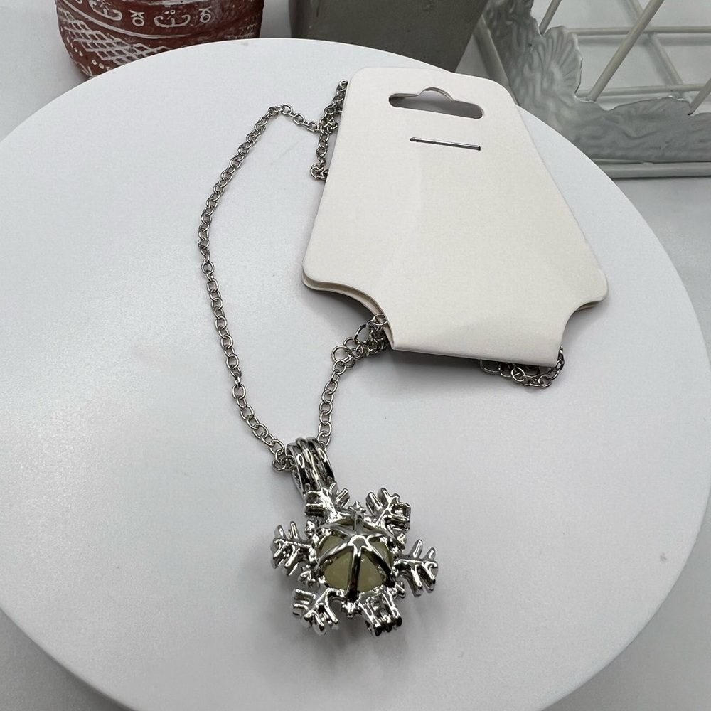 Silver Tone Snowflake Pendant W/ Faux Pearl Inside NEW‎